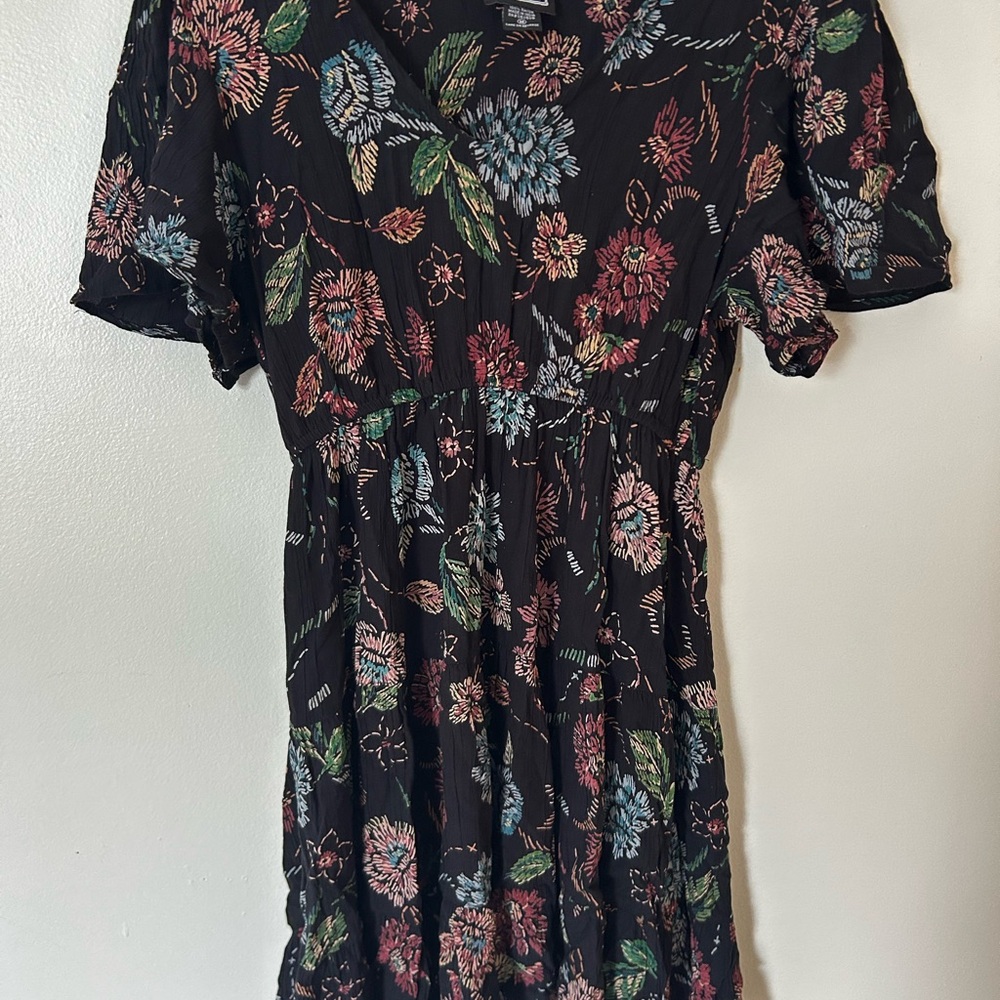 Black Floral Short-Sleeve Midi Dress - Angie